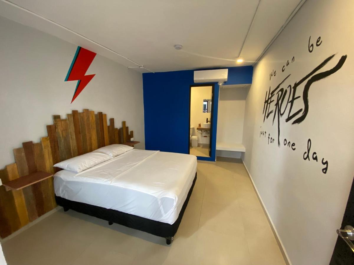 Why Not Rooftop Party Hostel Плая-дель-Кармен Экстерьер фото