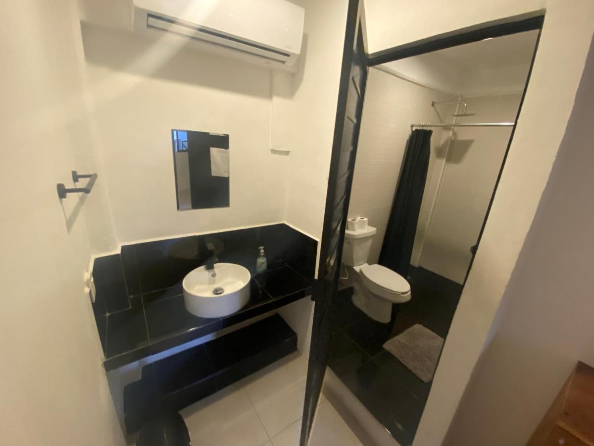 Why Not Rooftop Party Hostel Плая-дель-Кармен Экстерьер фото